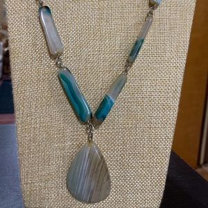 Semi-precious agate stone stationed necklace with agate teardrop pendant